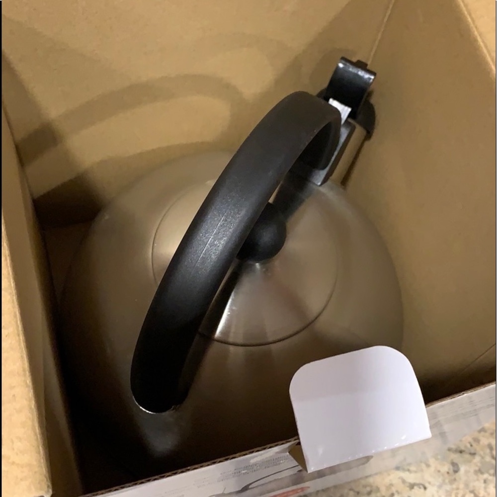 Brushed Stainless Steal Kettle - Picture 2 of 4